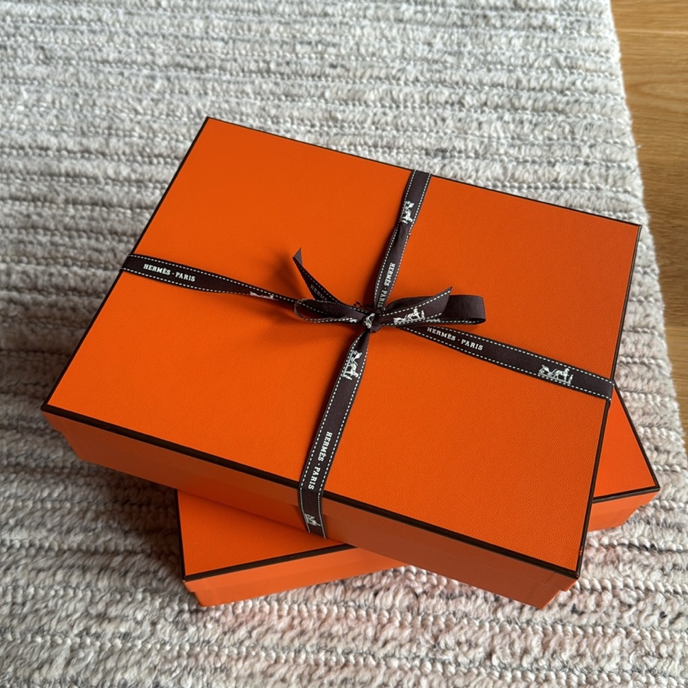 🧡NEW Hermès Box, Shopping Bag and Ribbon🧡